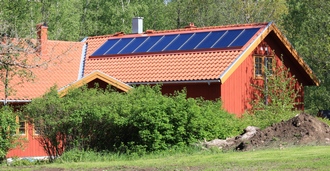 Liggande infällt montage av solfångare